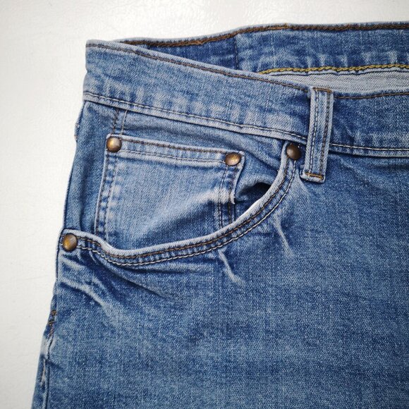 Wrangler Men's Size 36/30 Lighter Wash Slim Straight Blue Jeans - Picture 7 of 13